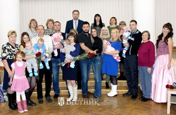 В Дзержинске многодетных родителей поздравили с Днем матери