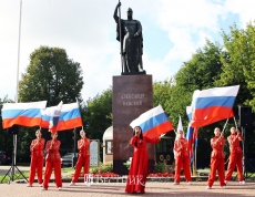 Наталья Ларго и участники танцевального коллектива ДЦ «Метеор»