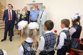 Глеб Никитин принял участие в открытии новой школы в Богородске