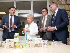 Глеб Никитин поручил усилить меры по борьбе с молочным фальсификатом