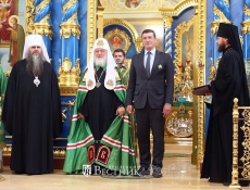 Патриарх Московский и всея Руси Кирилл вручил в Сарове награды православной церкви