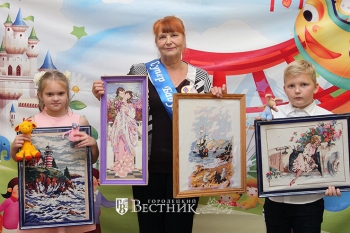 Победитель конкурса Валентина Ивановна Фёдорова с внуками