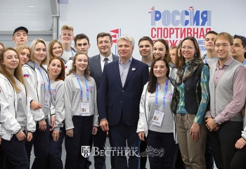 Павел Колобков и Глеб Никитин встретились с волонтёрами форума «Россия -спортивная держава»
