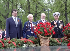 Глеб Никитин возложил цветы к Вечному огню в Нижегородском кремле
