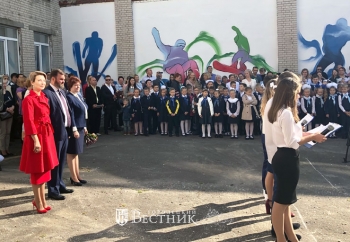 Андрей Бетин поздравил с Днем знаний учеников школы Дзержинска