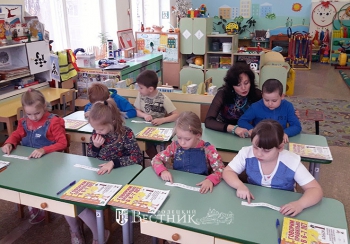 С детьми работает учитель-логопед Т. Лузина