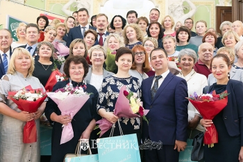 85 лучших нижегородских педагогов получили премии и гранты за достижения в работе