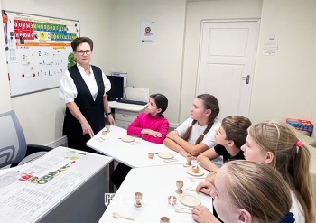 Учитель-логопед Н.В. Смолина ведёт урок