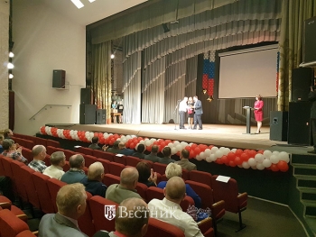 Вадим Власов и Андрей Бетин поздравили работников дорожного хозяйства с профессиональным праздником