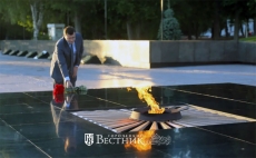 Глеб Никитин 22 июня возложил цветы к мемориалу «Вечный огонь»
