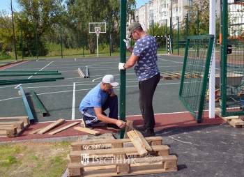 Спортивная площадка на улице Шлюзовой в стадии завершения