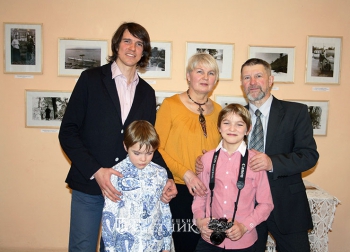 Семья Гребешовых на открытии выставки