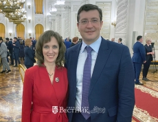 Глеб Никитин поздравил Марину Ширманову после получения премии Президента России